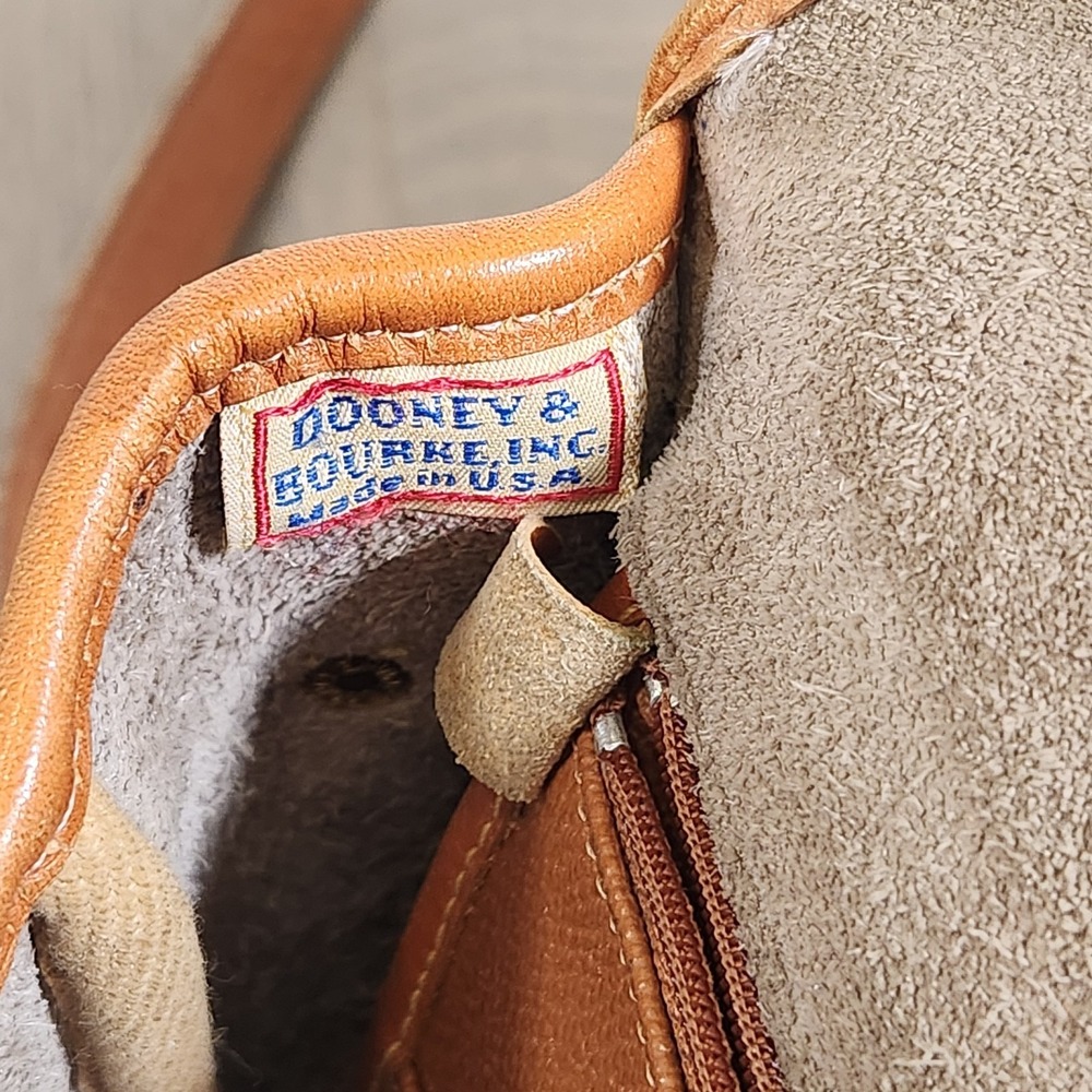 Vintage Dooney & Bourke All-Weather Leather Taupe Tan Crossbody Bag Purse Charm - Picture 15 of 16
